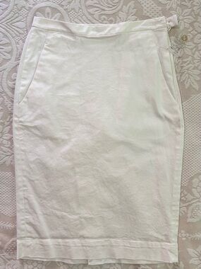 Classic White Pencil Skirt with Clean Waistband